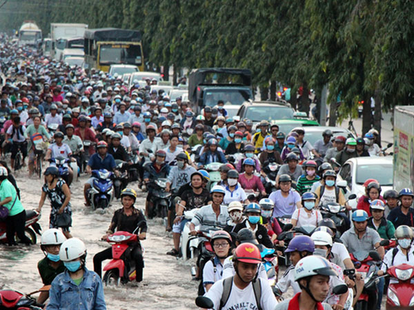 Người dân Cần Thơ quay cuồng trong triều cường cao bất thường