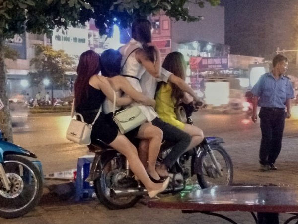 Sự thật ê chề trong những quán tẩm quất trá hình ở Hà Nội