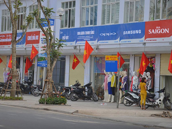 Tuyến phố kiểu mẫu đầu tiên ở Hà Nội thất bại sau 2 năm thử nghiệm 'đồng phục' biển hiệu