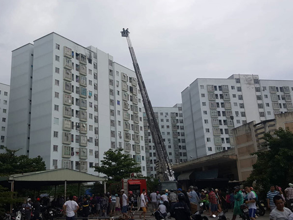 Nổ gas ở chung cư 12 tầng, hàng trăm người hoảng loạn