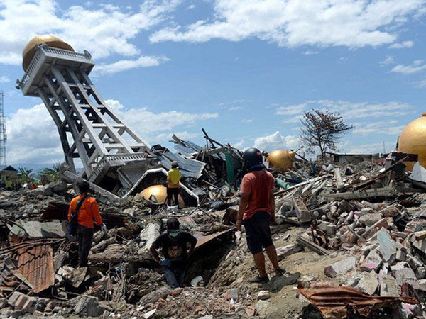 NÓNG: Động đất 6-7 độ richter rung chuyển Indonesia và Papua New Guinea