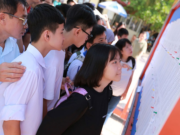Thi vào lớp 10 năm học 2019 - 2020 tại Hà Nội: Phụ huynh, học sinh 'đau tim' vì công bố môn thi kiểu 'ú tìm'