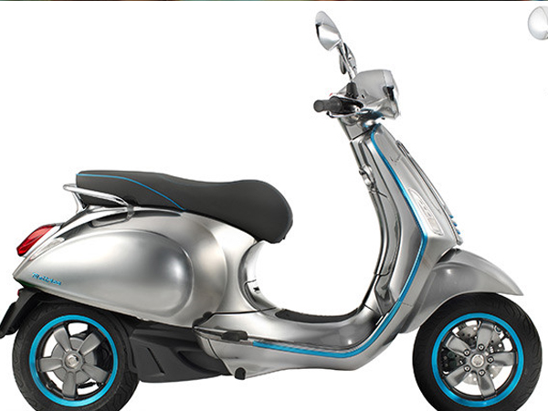 Vespa chạy điện đầu tiên mở bán, giá hơn 7.000 USD