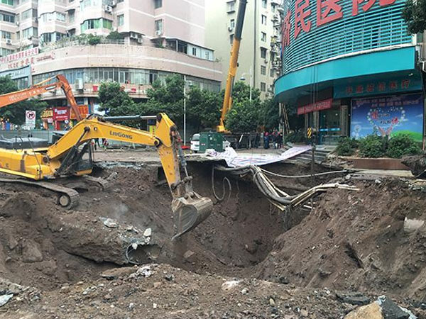 Vừa kết hôn được 4 ngày, đôi vợ chồng trẻ chết thảm vì rơi xuống hố tử thần