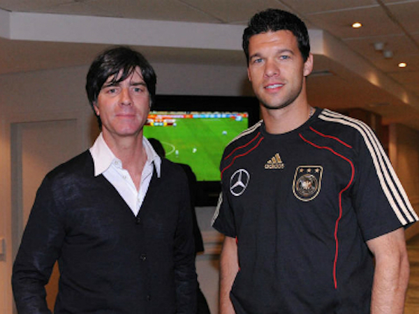 Ballack ngạc nhiên vì Low vẫn tại vị sau thảm họa World Cup
