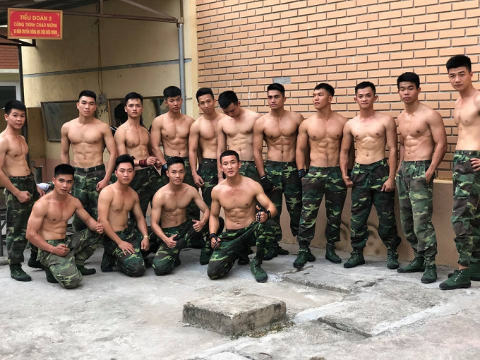 Bức ảnh 'Hậu duệ mặt trời' phiên bản Việt quy tụ cả dàn trai đẹp, ai cũng body 6 múi chuẩn không cần chỉnh