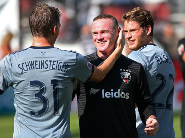 Chia sẻ tấm ảnh đặc biệt, Rooney đang nhớ Man United?