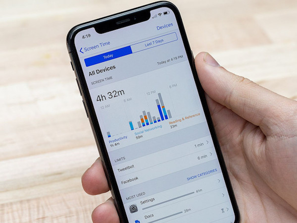 Hơn một nửa iPhone, iPad toàn cầu đã lên iOS 12 dù nhiều lỗi