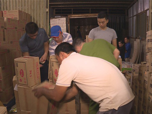 Thu giữ gần 1000 thùng hạt nêm, bột ngọt không rõ nguồn gốc