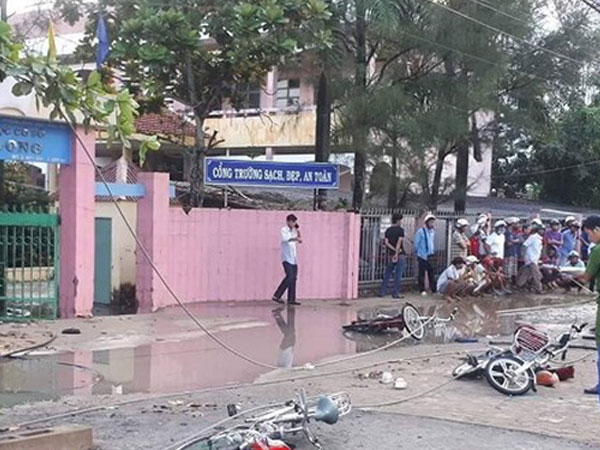 Công an thông tin vụ 6 học sinh bị điện giật khi vừa ra cổng trường, 2 em tử vong