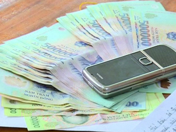 Lãi suất 700%: Nhắm mắt vay liều, thảm cảnh bán nhà trốn nợ