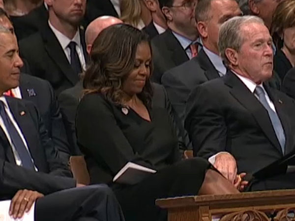 Tiết lộ quà bí mật ông Bush tặng bà Obama