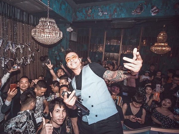 Tuấn Hưng vui vẻ đi diễn trở lại sau sự cố liveshow bị hủy sát giờ G
