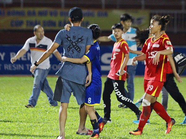 Cựu sao U23 Việt Nam được minh oan sau khi xuất hiện ở cuộc ẩu đả của các cầu thủ nữ