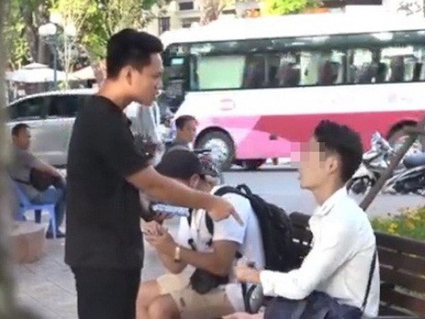 Đoạn clip dàn dựng cảnh vu oan ăn cắp điện thoại hơn một triệu lượt xem bị chỉ trích gay gắt