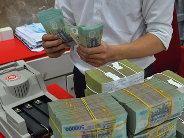 Ngân hàng quốc doanh tăng mạnh lãi suất, nên gửi tiền vào đâu?