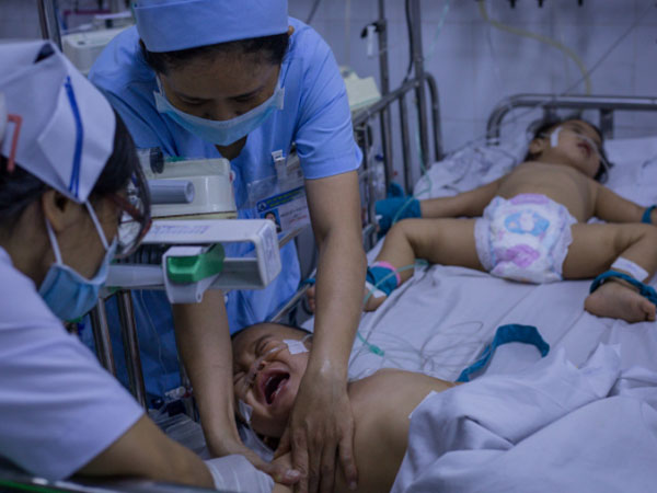 Tại sao bệnh tay chân miệng năm nay nguy hiểm
