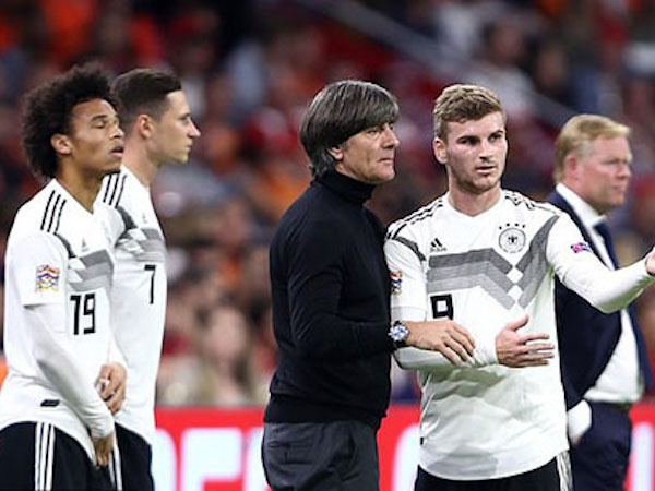 Báo Đức kêu gọi sa thải Joachim Low