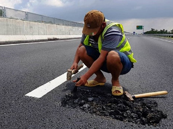 Bộ Giao thông yêu cầu thay ngay nhà thầu sửa cao tốc kiểu 'vá víu, tạm bợ'