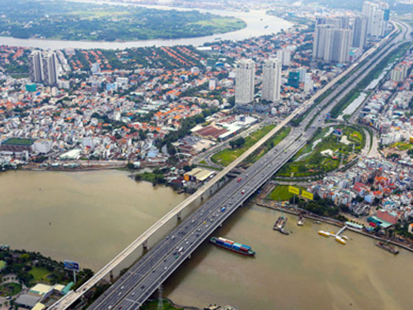 Bùng nổ trung tâm mua sắm ở rìa trung tâm Sài Gòn
