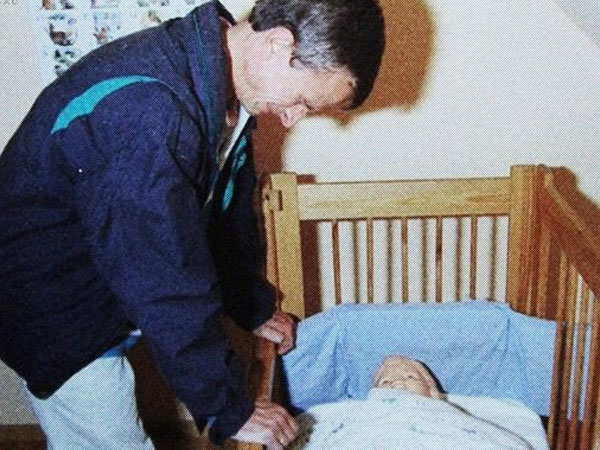 Ông bố gục khóc trước tội ác tày trời của mình và bản án gây phẫn nộ khi đánh đổi bằng 4 mạng người