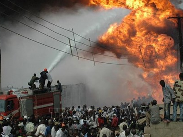 Cháy đường ống dẫn dầu ở Nigeria, số người chết tăng lên 60 người