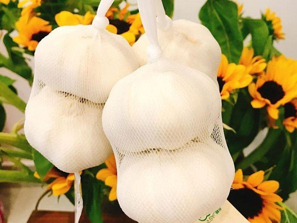 Củ tỏi 100 ngàn xào mớ rau muống 10 ngàn: Ăn chảnh là phải thế