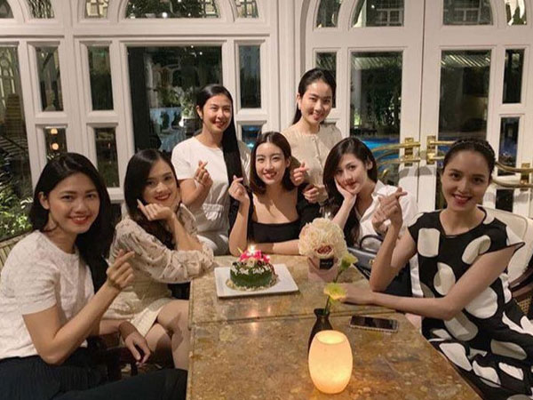 Dàn hoa hậu, á hậu tổ chức sinh nhật muộn cho Đỗ Mỹ Linh