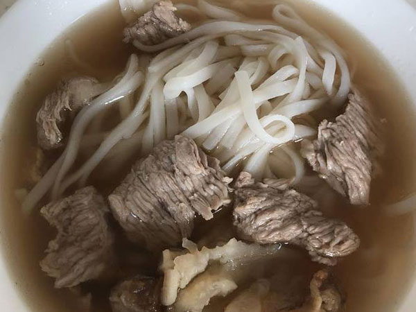 Nấu phở cho mẹ chồng ốm nhưng vẫn bị lạnh nhạt, nàng dâu khiến dân tình cười nghiêng ngả khi cho xem ảnh tô phở