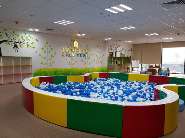Ông nội bé trai bị người lớn hành hung ở chung cư cao cấp: Cháu tôi bị đánh nứt xương bả vai chỉ vì ném bóng trúng con trai anh ta