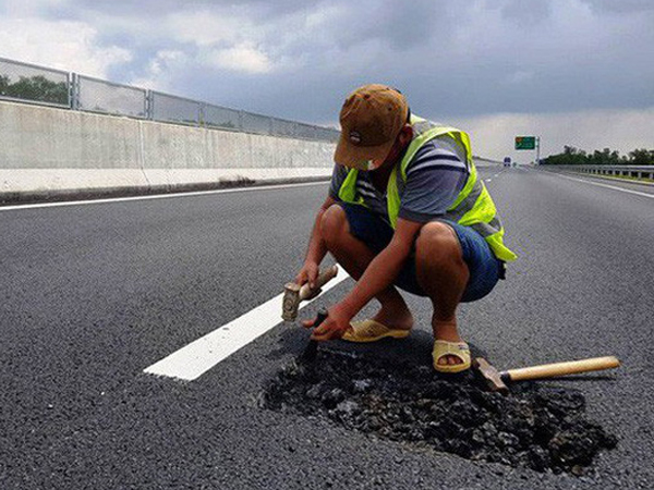 Phó Thủ tướng yêu cầu xử lý nghiêm trách nhiệm vụ hỏng mặt đường cao tốc 34 nghìn tỷ