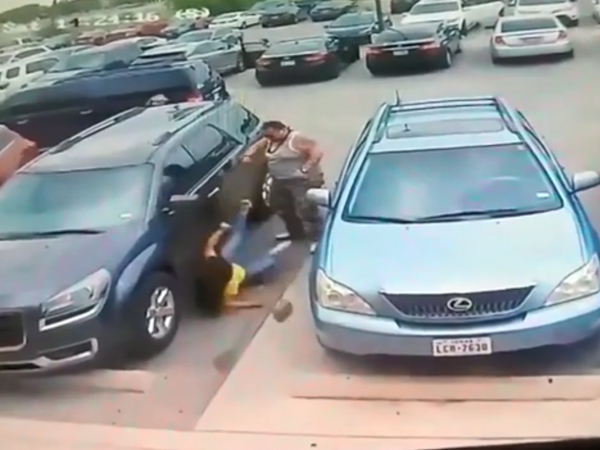 Video: Tranh chỗ đỗ xe, nam tài xế đánh nhau với phụ nữ