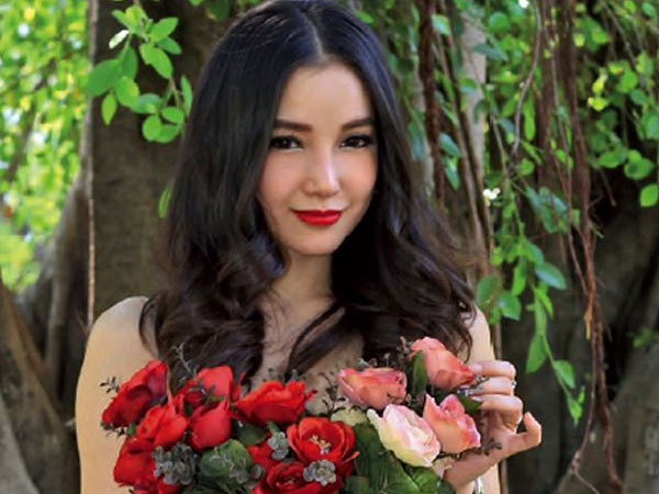 Cuộc đời mỹ nhân hot nhất Thái Lan: Chồng tù tội, anh trai là bố