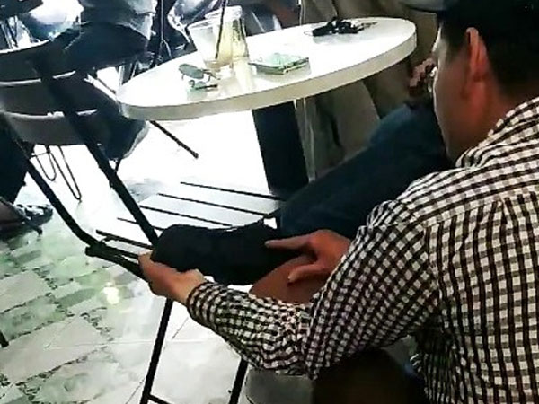 Đánh giày bị 'chặt chém' đến 450.000 đồng, khách kiên quyết không đưa tiền