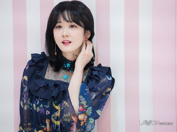 Jang Na Ra lại gây sửng sốt với nhan sắc... ma cà rồng!