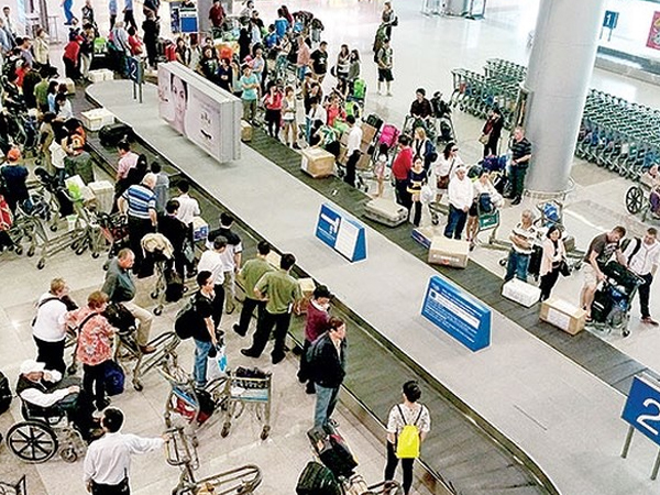 Khách nước ngoài nhảy lầu tự tử tại sân bay Tân Sơn Nhất