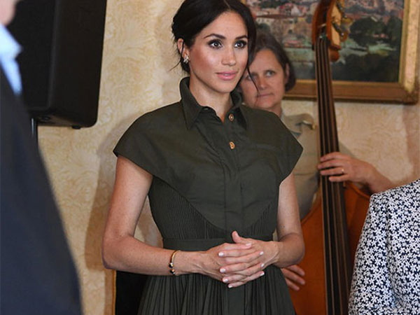 Khéo léo che bụng bầu bằng váy xếp li đắt đỏ, Công nương Meghan thu hút mọi ánh nhìn nhờ vẻ sang trọng tuyệt đối