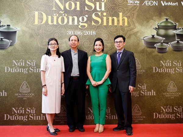 Ca sĩ Mỹ Linh bị gỡ bỏ hình ảnh đại sứ vì lùm xùm bủa vây?