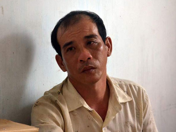 Đang ngủ trưa, chồng bất ngờ dùng dao Thái Lan đâm vợ