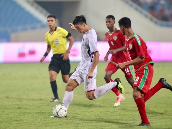HLV Lê Thụy Hải: 'Đừng bắt Đoàn Văn Hậu xuống U19 Việt Nam'