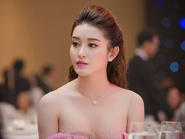 Huyền My bất ngờ hủy theo dõi trang cá nhân của bạn trai tin đồn, là em ruột BTV Ngọc Trinh
