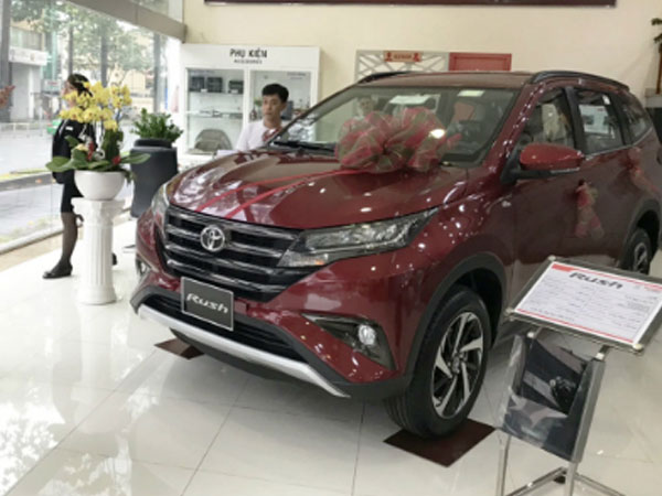 Khách Việt 'vỡ mộng' giảm giá ôtô 2018