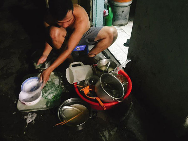 Không muốn vắt óc nghĩ quà 20/10 cho vợ, chồng tuyên bố một câu xanh rờn, nào ngờ vợ cao tay khiến anh khóc ròng