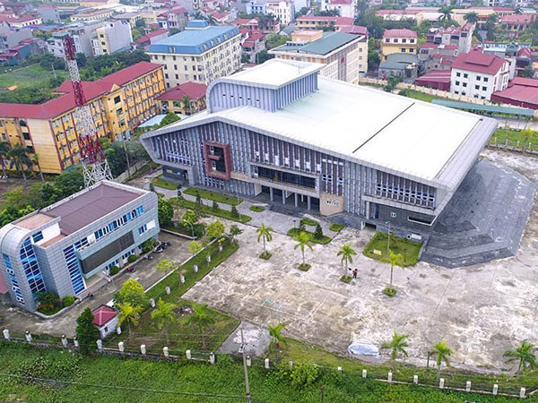 Cảnh khó tin trong nhà hát trăm tỷ ở ngoại thành Hà Nội