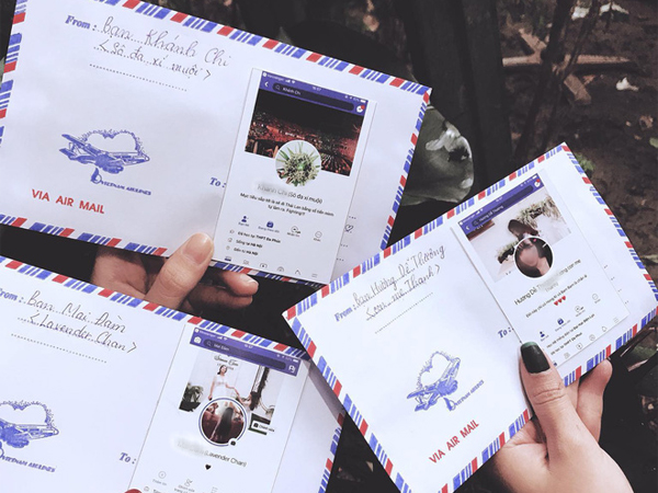 Mừng cưới thời 4.0: Cả nhóm in hình trang Facebook cá nhân dán lên phong bì cho cô dâu chú rể đỡ nhầm