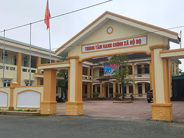 Phó bí thư xã điền tên vợ vào hộ 'mới thoát nghèo' để vay vốn