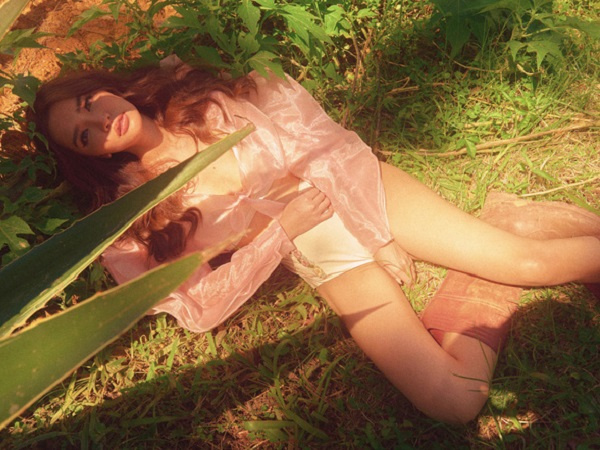 'Bà đồng' Bích Phương lột xác thành 'Nữ hoàng thị phi' trong MV mới