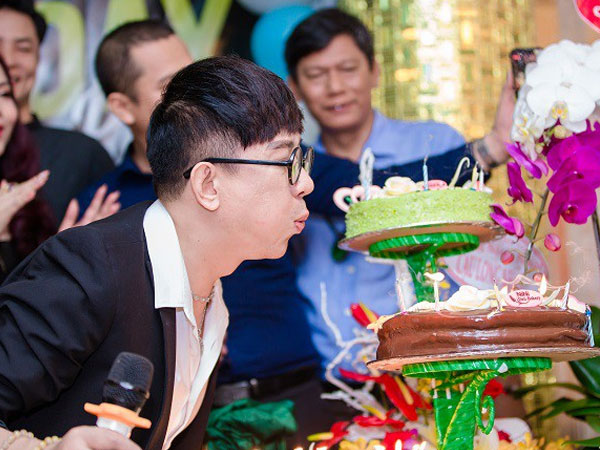 Cận cảnh tiệc sinh nhật hoành tráng của ca sĩ Long Nhật