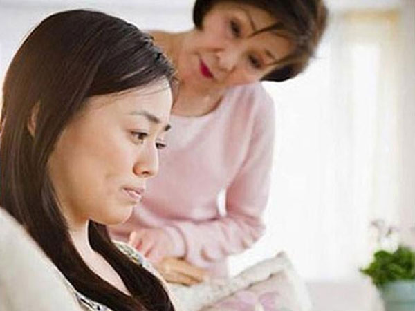 Nhịn ăn nhịn tiêu tặng mẹ chồng quà 20/10 hàng hiệu, không ngờ bà nói câu này