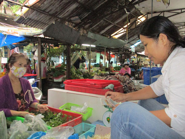 Rau sạch vẫn khó bán ở chợ